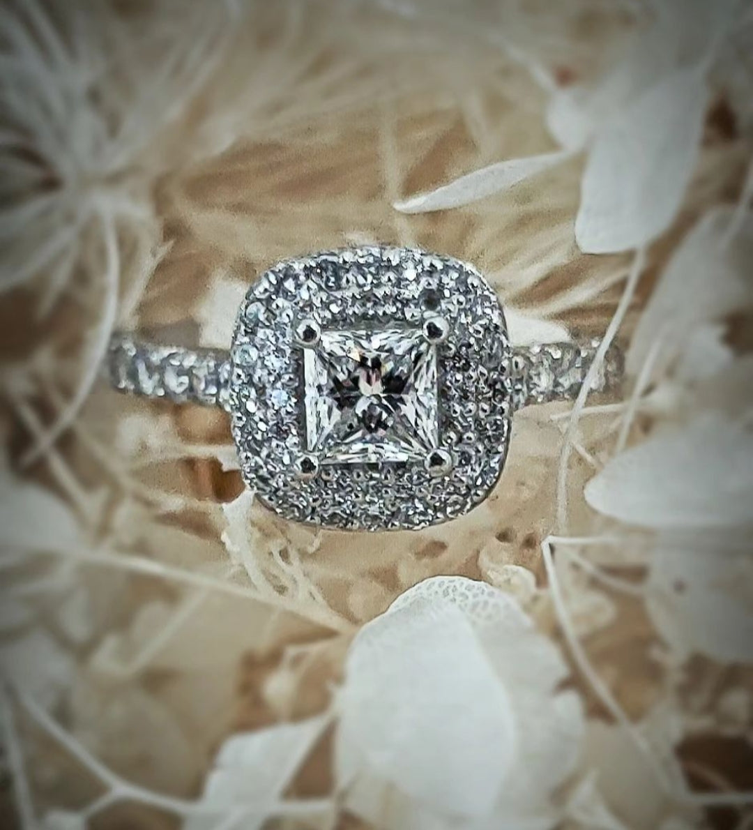 BOOK ENGAGEMENT RING CONSULTATION