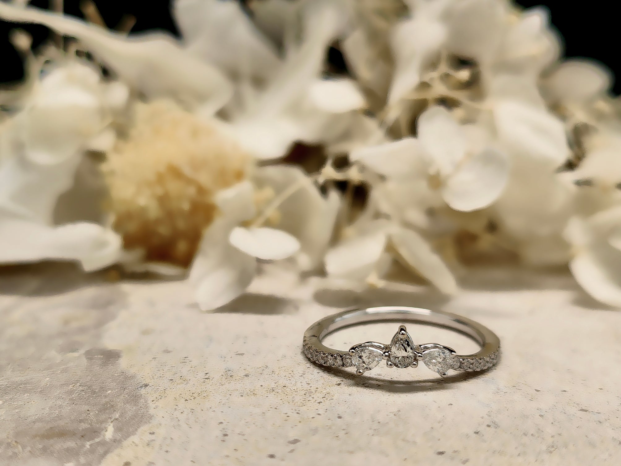 18k white gold tiara wedding ring with diamonds